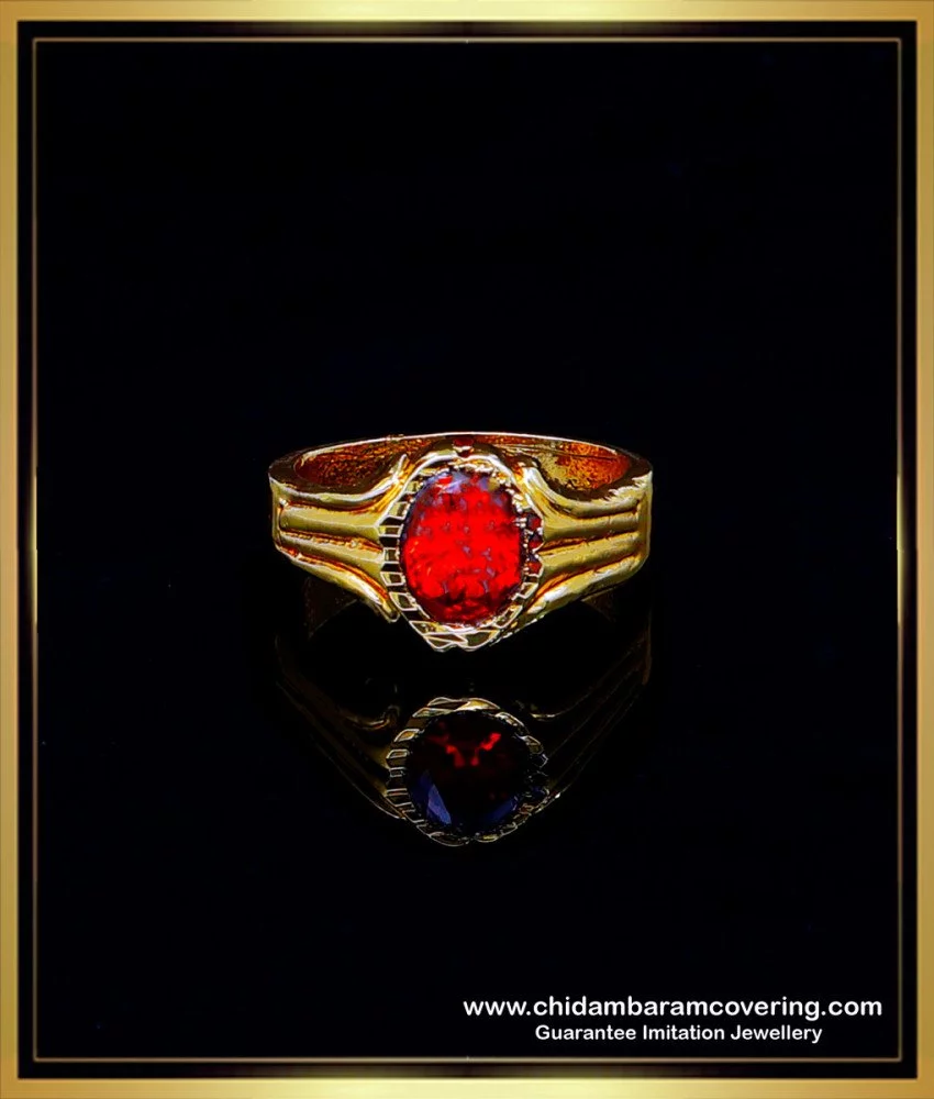 Finger ring, Finger ring (anguthi) of gold with an oval red stone.,  anonymous, Surat, c. 1750, gold (metal), h 0.7 cm × d 2.2 cm Stock Photo -  Alamy